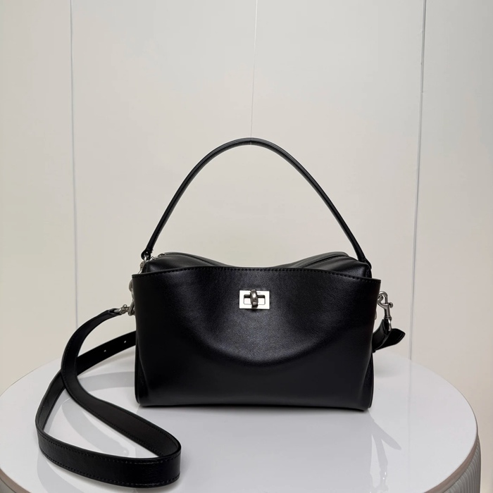 BALENCIAGA 188033 カメラバッグ 斜め掛け サイズ:23x15.5x9.9cm