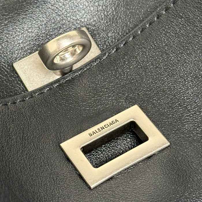 BALENCIAGA 188033 カメラバッグ 斜め掛け サイズ:23x15.5x9.9cm