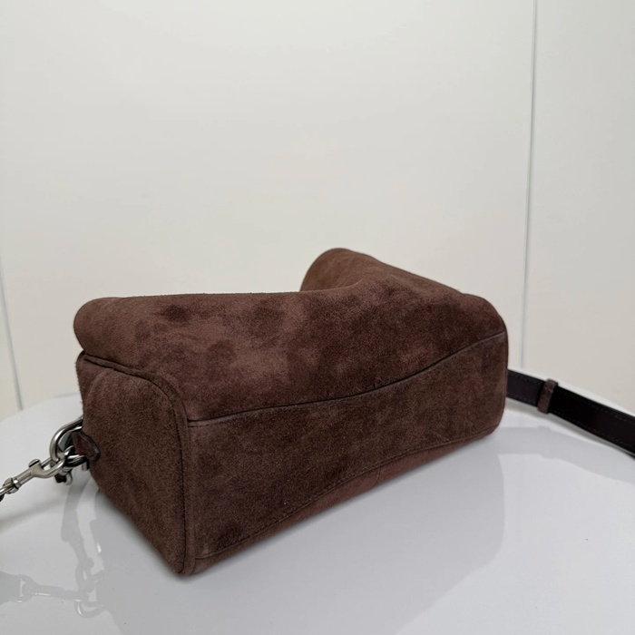 BALENCIAGA 188034 スエードカメラバッグ 斜め掛け サイズ:23x15.5x9.9cm
