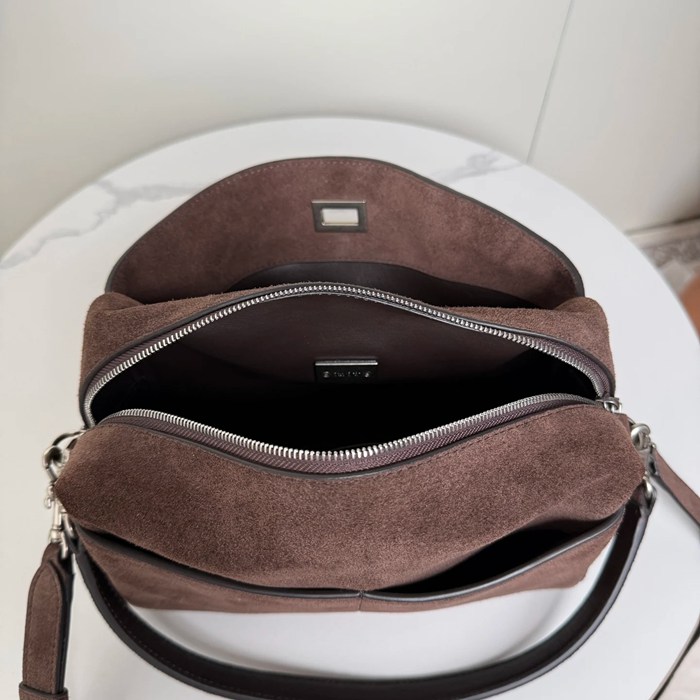 BALENCIAGA 188034 スエードカメラバッグ 斜め掛け サイズ:23x15.5x9.9cm