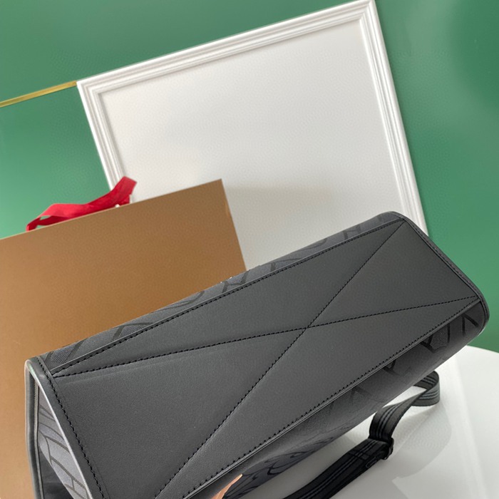 BURBERRY ロゴトート サイズ:37.5x35.5x15cm