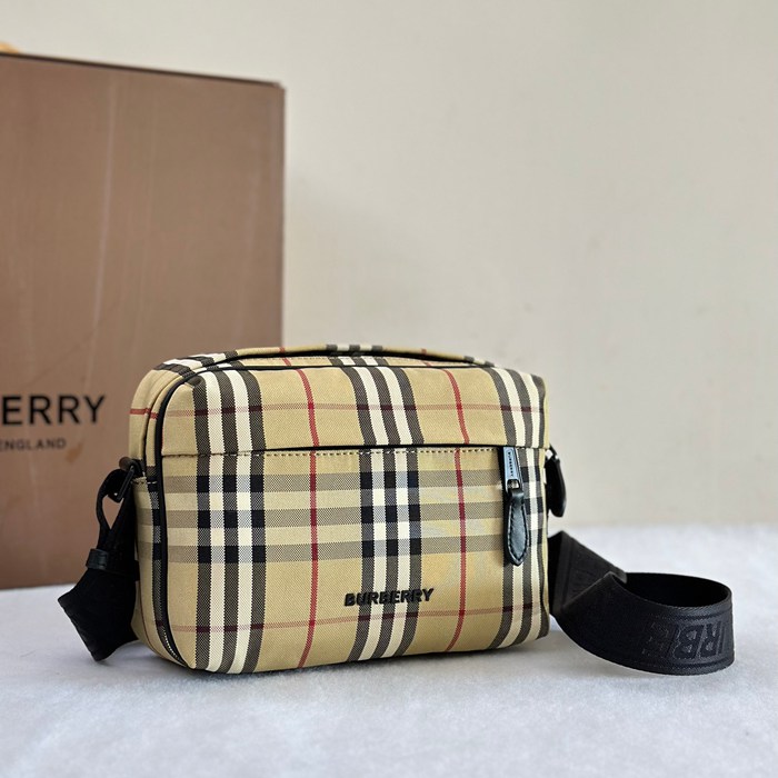 BURBERRY チェックパディバッグ サイズ:22.5x16x6.5cm