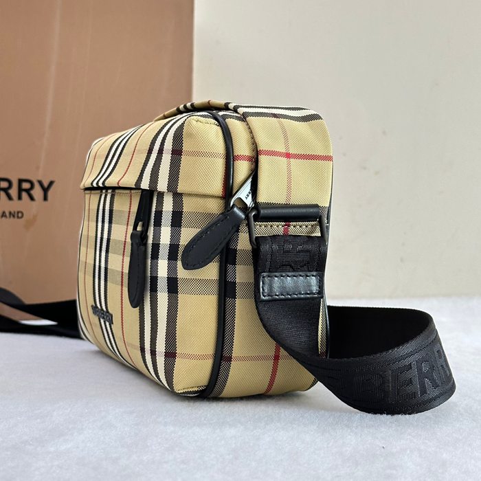 BURBERRY チェックパディバッグ サイズ:22.5x16x6.5cm