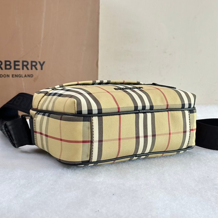 BURBERRY チェックパディバッグ サイズ:22.5x16x6.5cm
