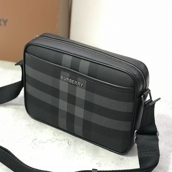 BURBERRY チェック斜め掛け サイズ:25x18cm
