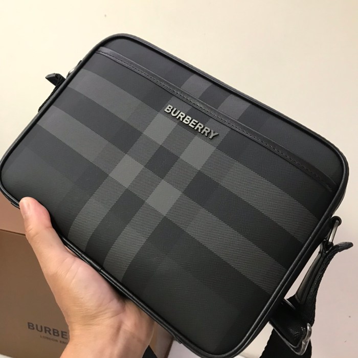 BURBERRY チェック斜め掛け サイズ:25x18cm