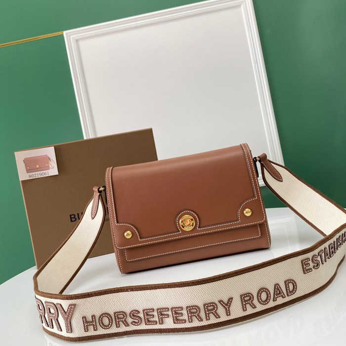 BURBERRY 9061 斜め掛け サイズ:25x18x8.5cm