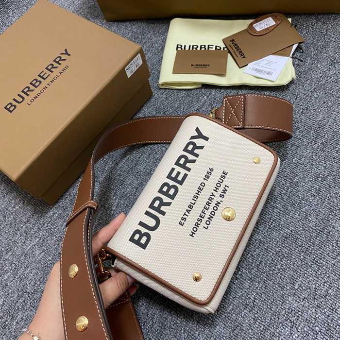 BURBERRY 4541 斜め掛け サイズ:18x12cm