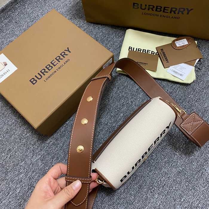 BURBERRY 4541 斜め掛け サイズ:18x12cm