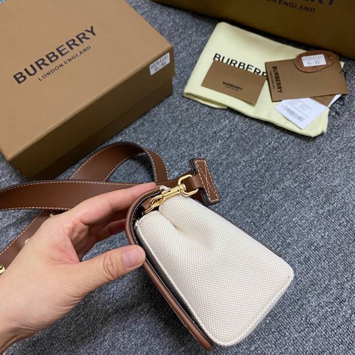 BURBERRY 4541 斜め掛け サイズ:18x12cm