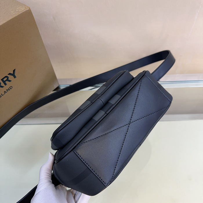 BURBERRY 3481 グレー斜め掛け サイズ:22.5x16cm