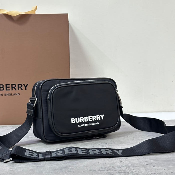 BURBERRY ECONYL素材斜め掛け サイズ:22.5x16x6.5cm