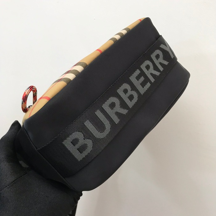 BURBERRY 6691 パイロットナイロン斜め掛け サイズ:22x16.5x11cm