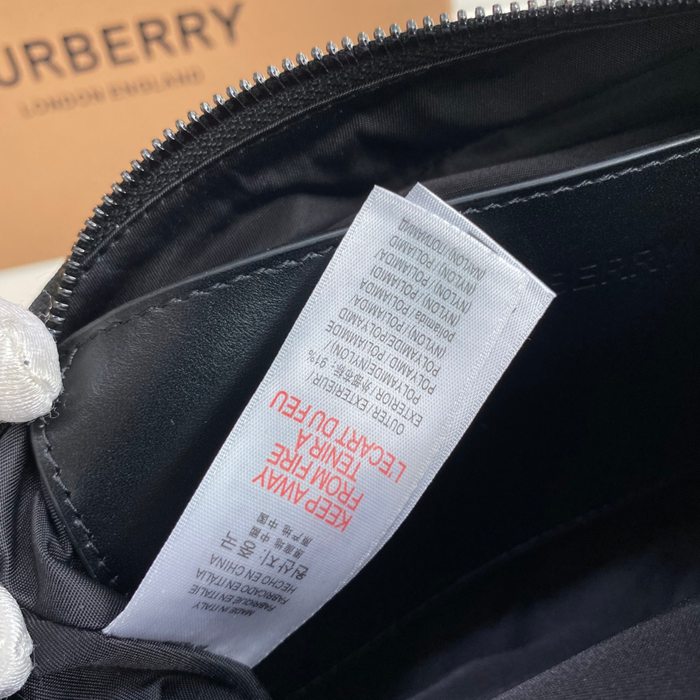 BURBERRY 3482 ナイロンカメラバッグ サイズ:23x15cm