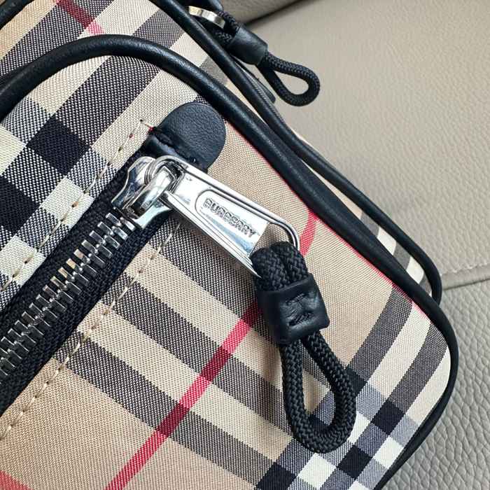 BURBERRY 1521 斜め掛け サイズ:22.5x14.5x8.2cm