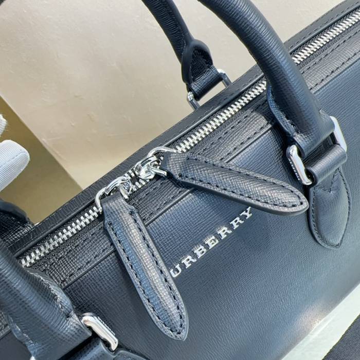 BURBERRY 410165 ザバローバッグ サイズ:37x27x5.5cm