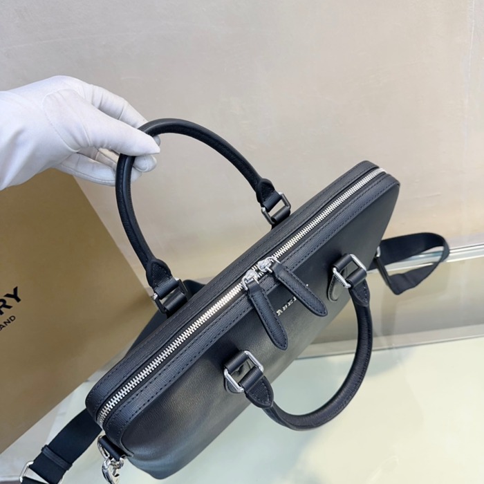 BURBERRY 410165 ザバローバッグ サイズ:37x27x5.5cm