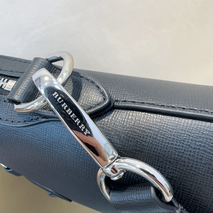BURBERRY 410165 ザバローバッグ サイズ:37x27x5.5cm