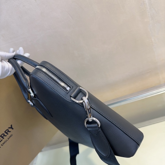 BURBERRY 410165 ザバローバッグ サイズ:37x27x5.5cm