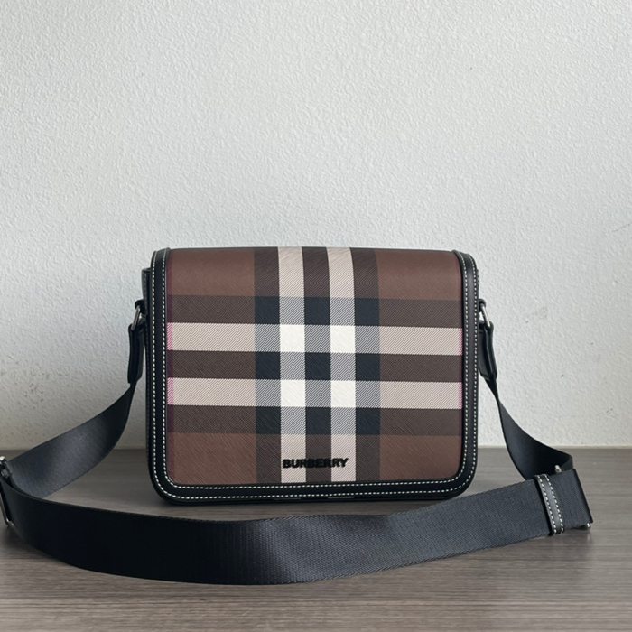 BURBERRY チェックメッセンジャー サイズ:25.5x21.5x6.5cm