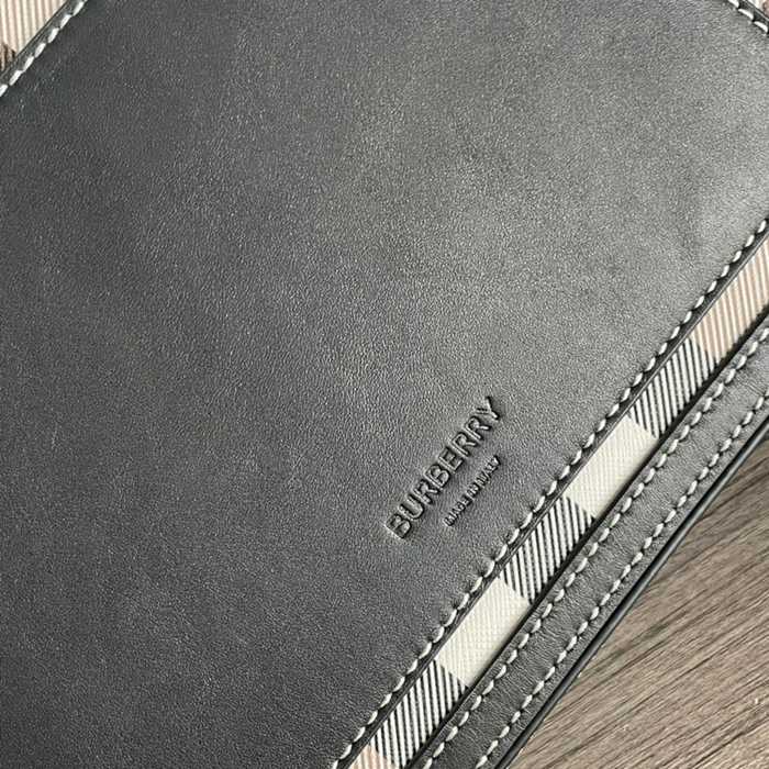 BURBERRY チェックメッセンジャー サイズ:25.5x21.5x6.5cm