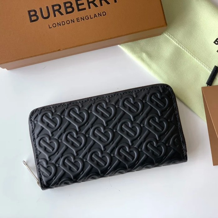 BURBERRY TBプレスレザージップポーチ サイズ:19x10x2.5cm