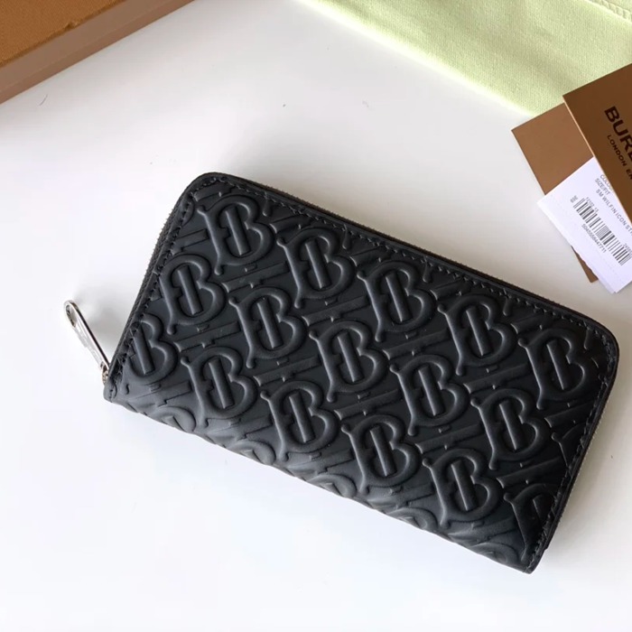 BURBERRY TBプレスレザージップポーチ サイズ:19x10x2.5cm