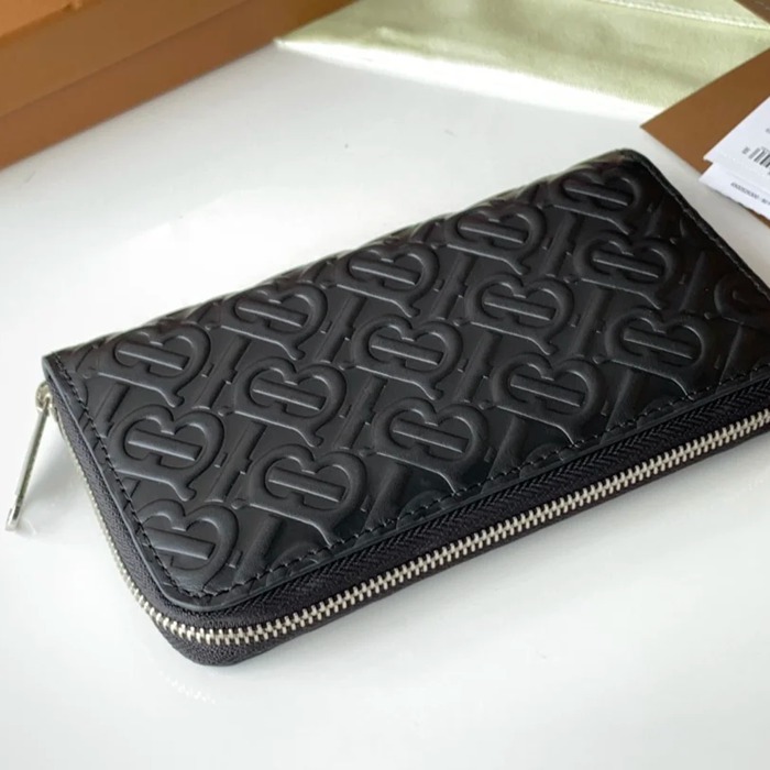BURBERRY TBプレスレザージップポーチ サイズ:19x10x2.5cm