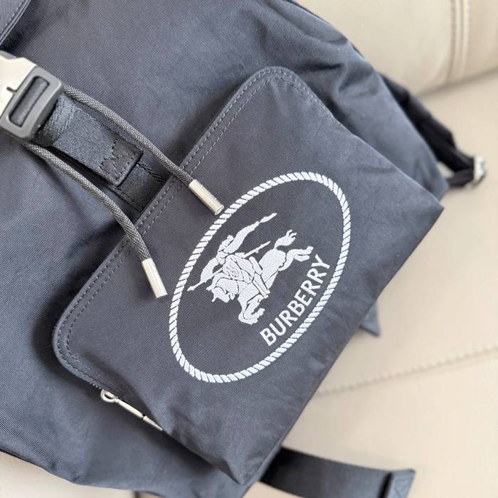 BURBERRY 4831 ホースフェリーロゴリュック サイズ:40x27x17cm