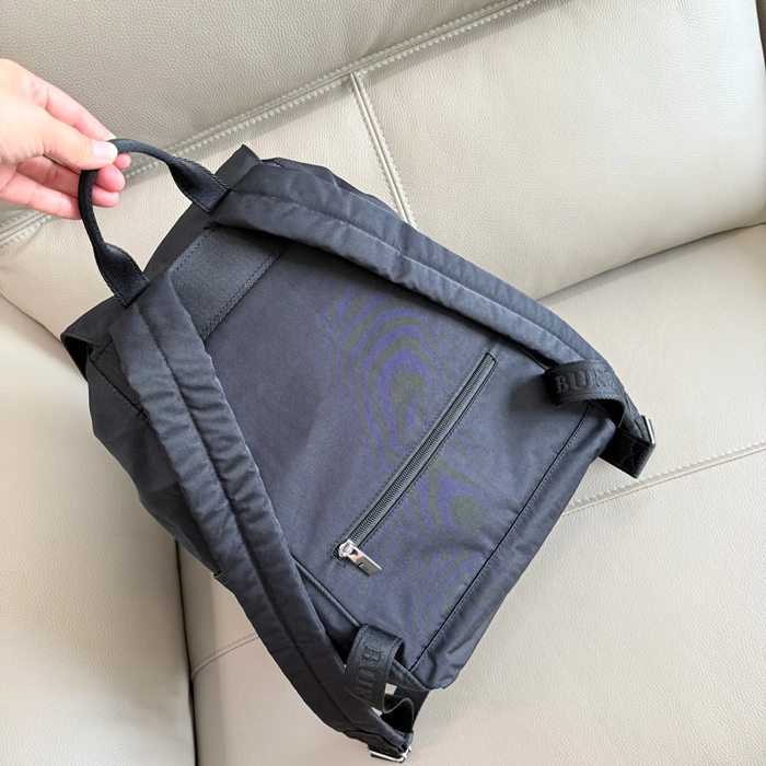 BURBERRY 4831 ホースフェリーロゴリュック サイズ:40x27x17cm