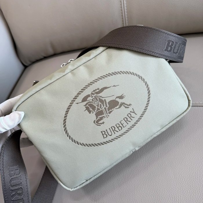 BURBERRY 3881 斜め掛け サイズ:26.5x18cm