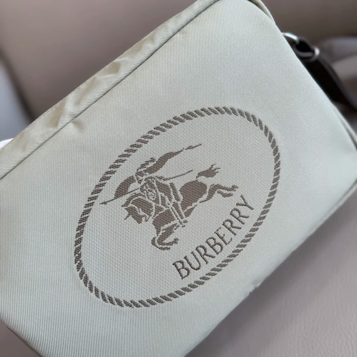 BURBERRY 3881 斜め掛け サイズ:26.5x18cm