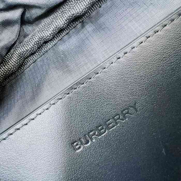 BURBERRY ECONYL素材斜め掛け サイズ:22.5x16x6.5cm