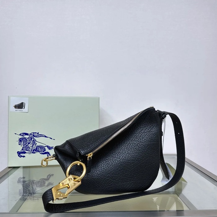 BURBERRY ナイトバトルバッグ 粒紋カーフ サイズ:24x23cm