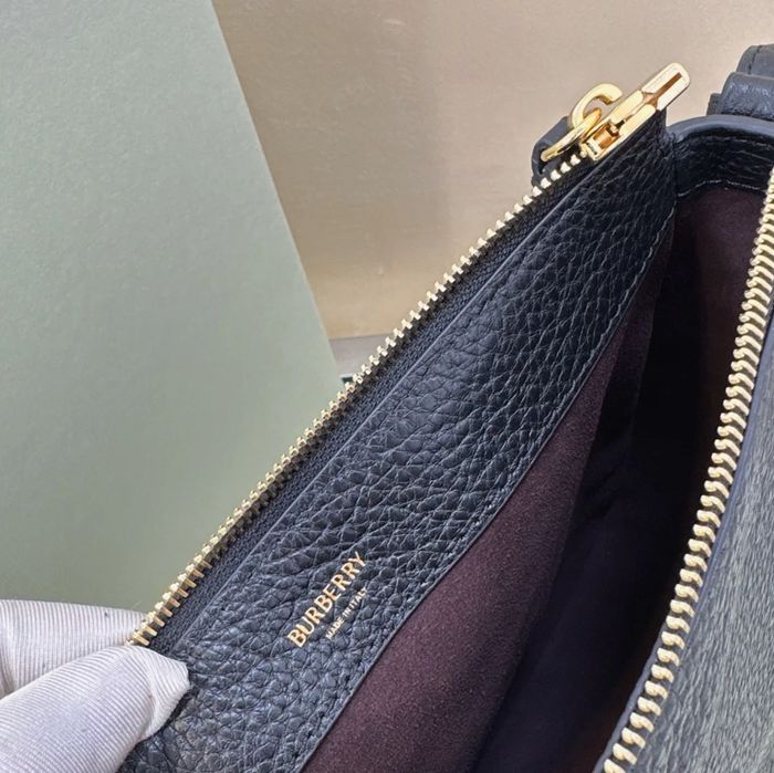 BURBERRY ナイトバトルバッグ 粒紋カーフ サイズ:24x23cm