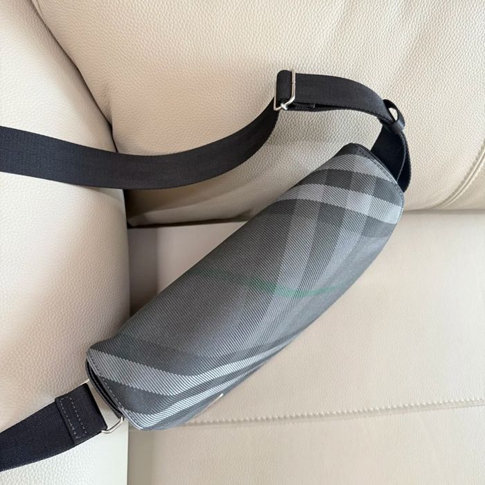 BURBERRY 8481 チェックメッセンジャー グリッド サイズ:28x23cm