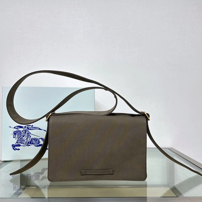 BURBERRY コットンブレンド斜め掛け サイズ:25x16cm