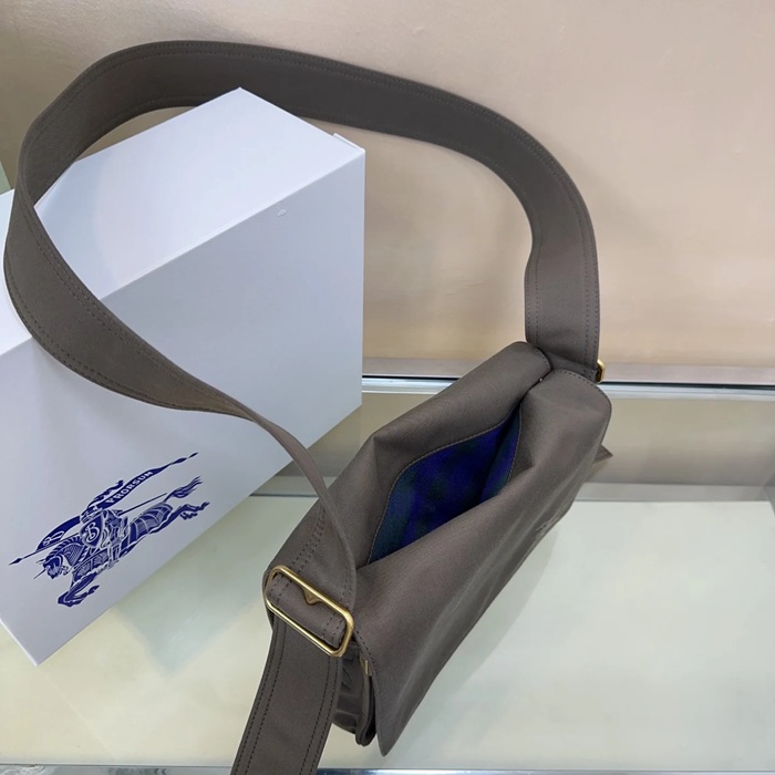BURBERRY コットンブレンド斜め掛け サイズ:25x16cm