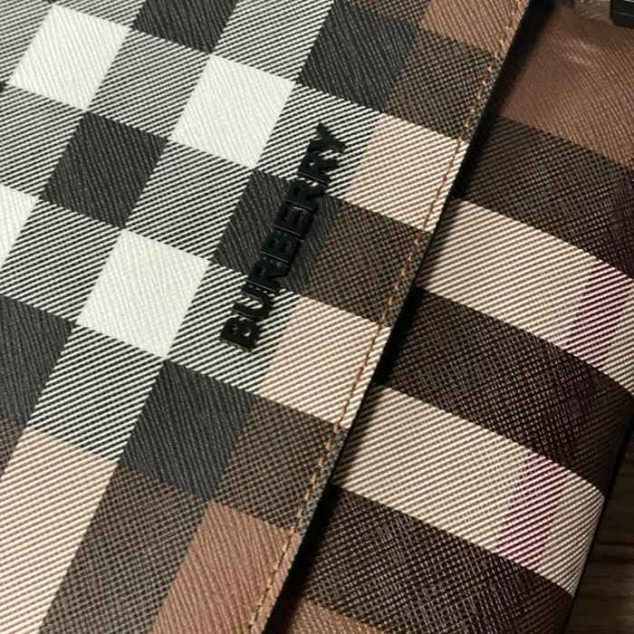 BURBERRY ブラウンチェックメッセンジャー サイズ:29x17.5x8.5cm