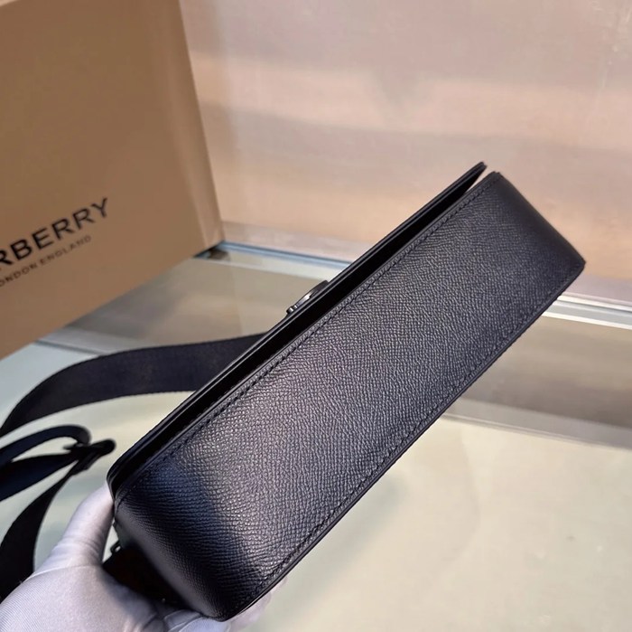 BURBERRY 1731 最新メッセンジャー 手のひら紋牛皮 サイズ:25.5x21.5x6.5cm