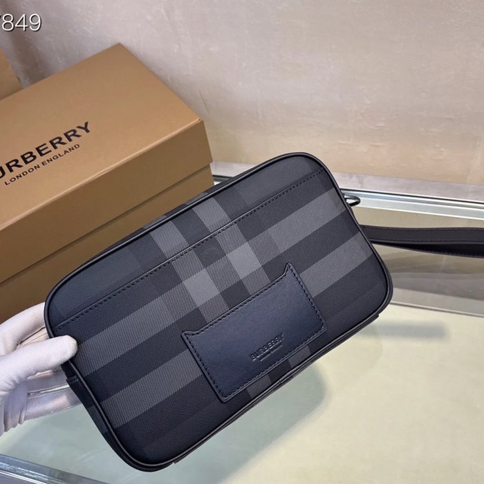 BURBERRY 新作厚手ハンドバッグ サイズ:26x16cm