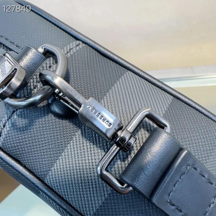 BURBERRY 新作厚手ハンドバッグ サイズ:26x16cm