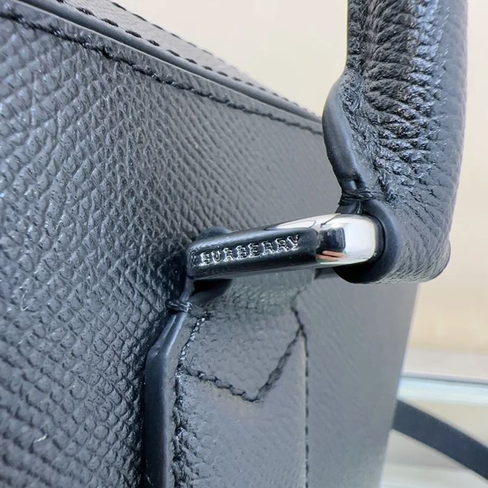 BURBERRY 8121 粒紋牛皮ブリーフケース サイズ:37.5x27cm
