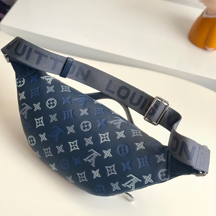 BURBERRY M28619 オールレザーウエストバッグ ブルー サイズ:30x15cm