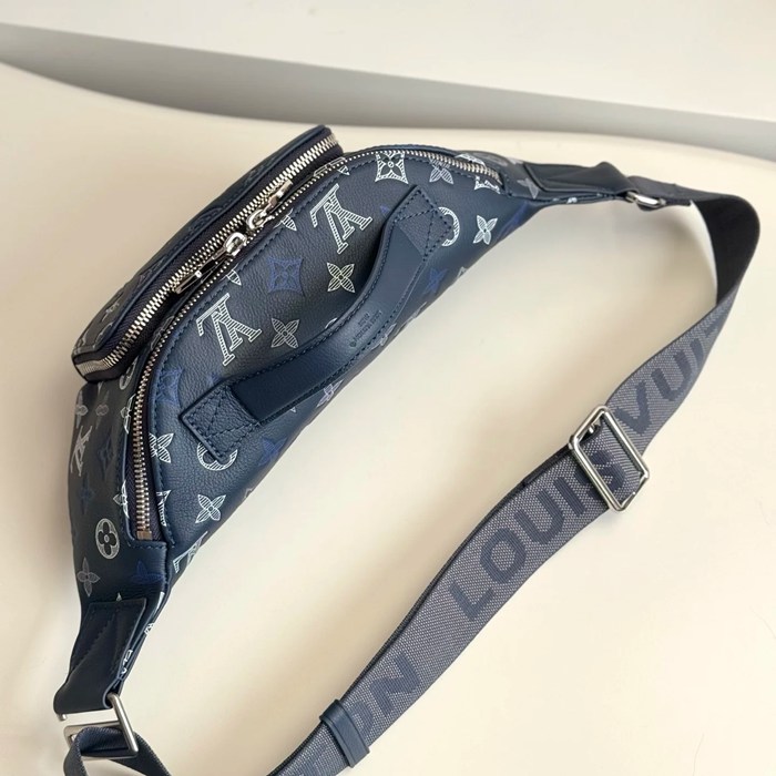 BURBERRY M28619 オールレザーウエストバッグ ブルー サイズ:30x15cm