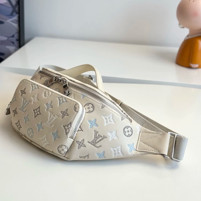 BURBERRY M28619 牛皮革ウエストバッグ サイズ:30x15cm