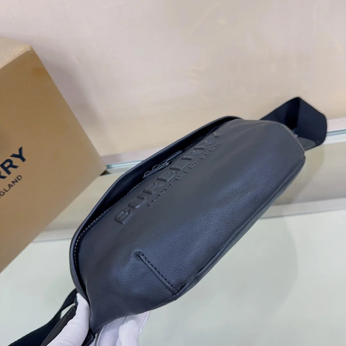 BURBERRY 3481 粒紋レザーウエストバッグ サイズ:31x16x7.5cm
