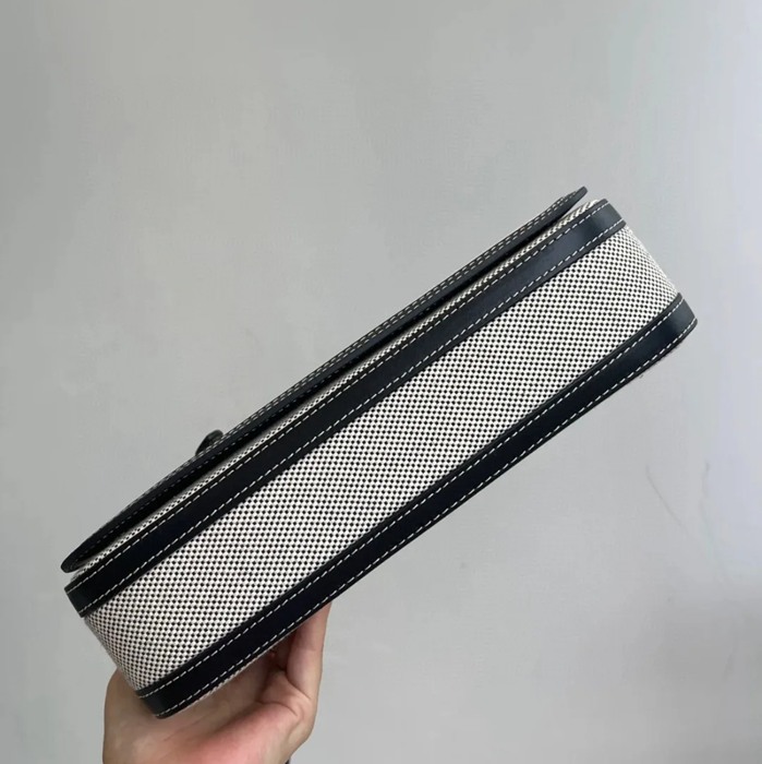 BURBERRY 0361 キャンバス×レザーメッセンジャー サイズ:28x21.5cm