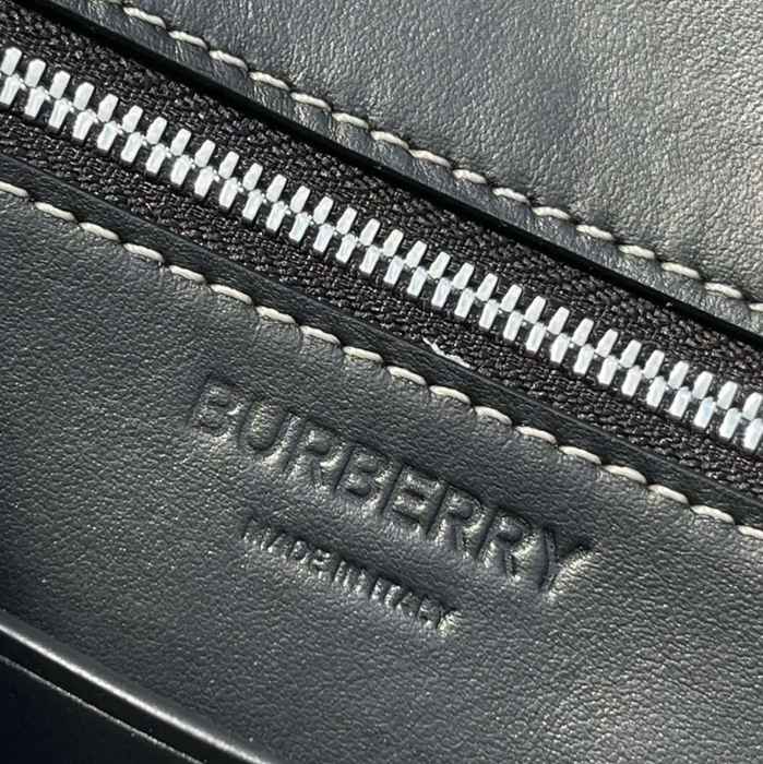 BURBERRY 0361 キャンバス×レザーメッセンジャー サイズ:28x21.5cm