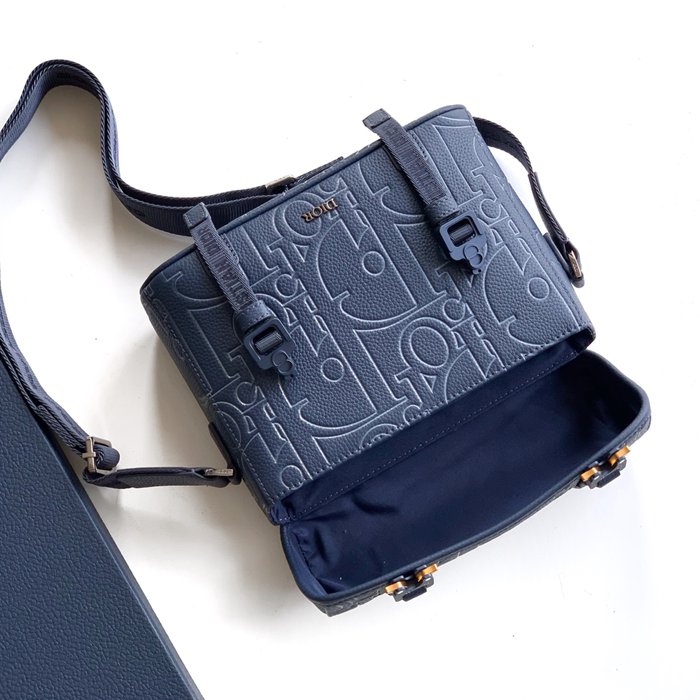 DIOR フラップメッセンジャー ディオールグラビティアウトライン サイズ:24x18cm